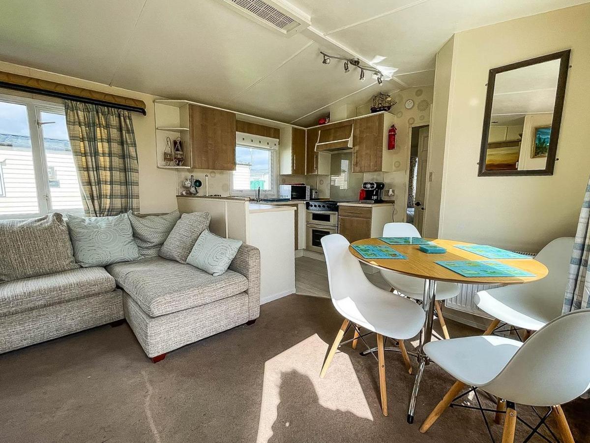 Caravan With Decking At Martello Beach Nearby Clacton-On-Sea Ref 29017Kv酒店 外观 照片