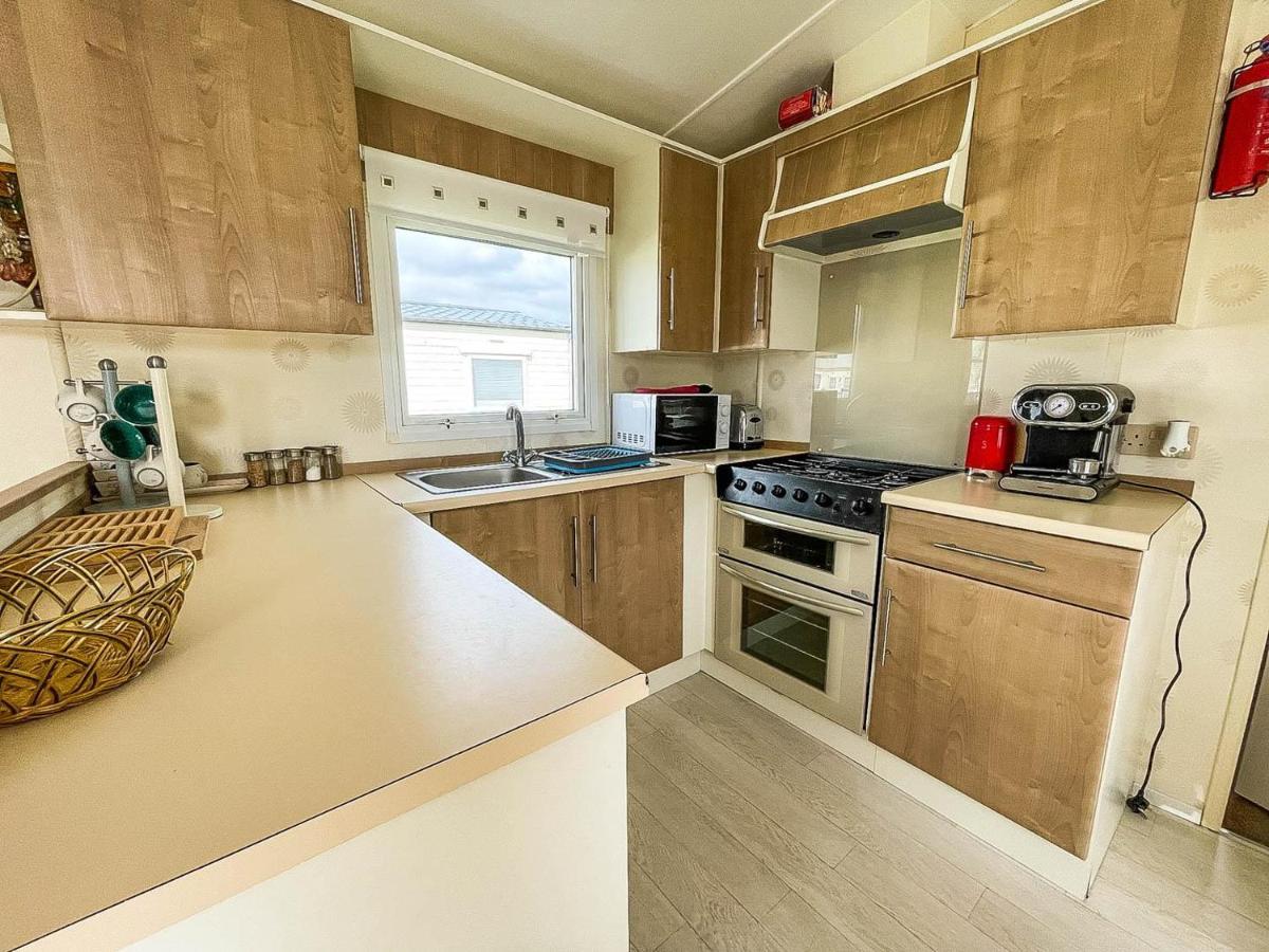 Caravan With Decking At Martello Beach Nearby Clacton-On-Sea Ref 29017Kv酒店 外观 照片