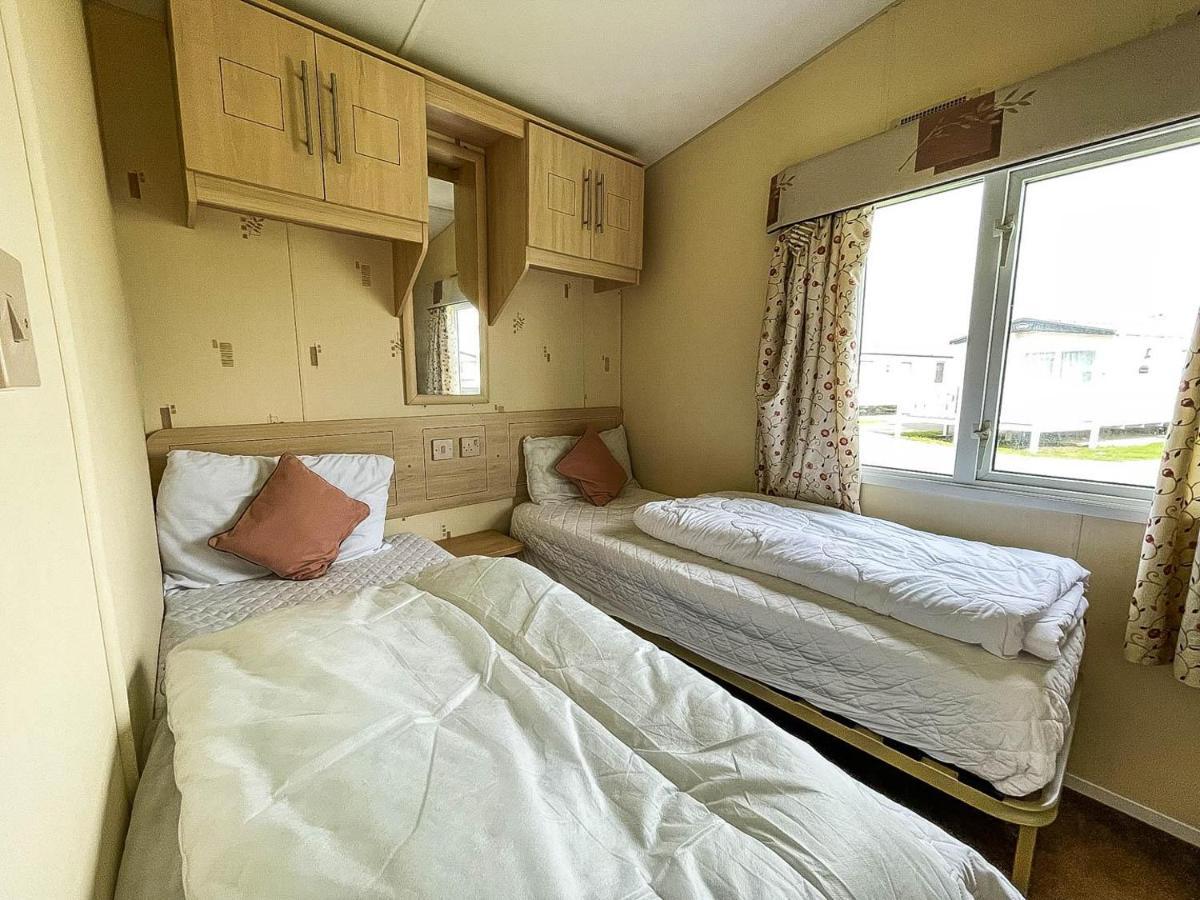 Caravan With Decking At Martello Beach Nearby Clacton-On-Sea Ref 29017Kv酒店 外观 照片