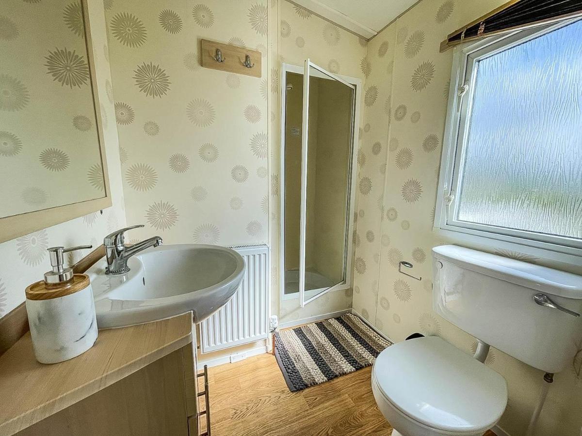 Caravan With Decking At Martello Beach Nearby Clacton-On-Sea Ref 29017Kv酒店 外观 照片